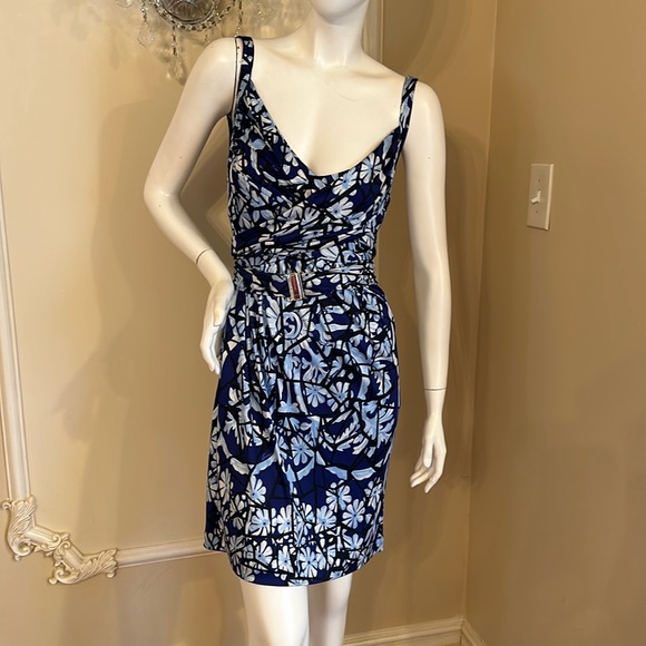 gucci blue and white dress GUCCI Porcelain Garden Printed Ruffled Gown In Ivory And Blue – REAWAKE